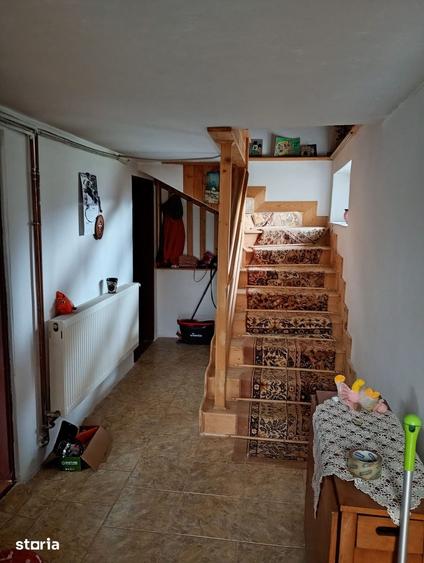 Casă cu 5 camere cu Teren 1000 Mp în Berislăvești
