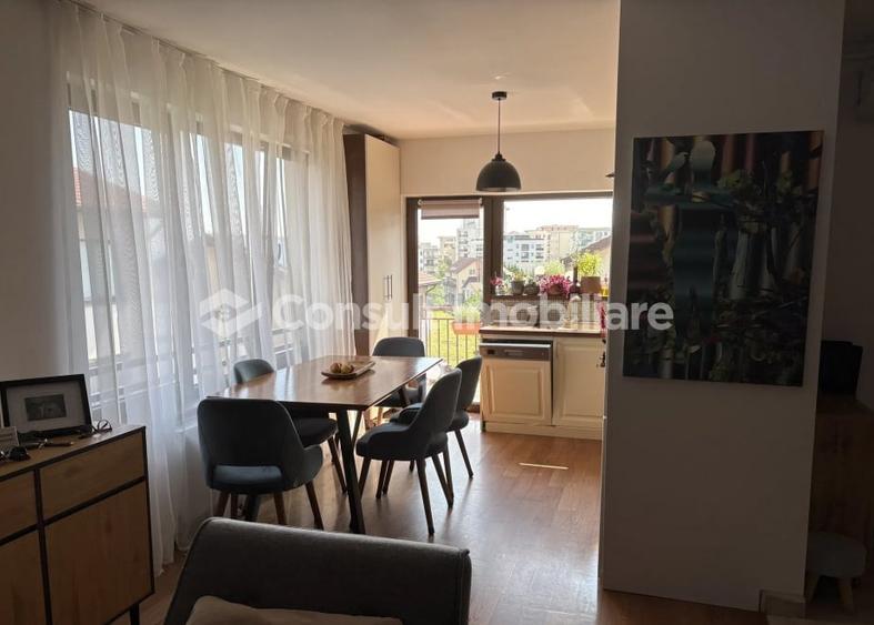 Apartament cu 3 camere semidecomandat, mobilat în Bună Ziua