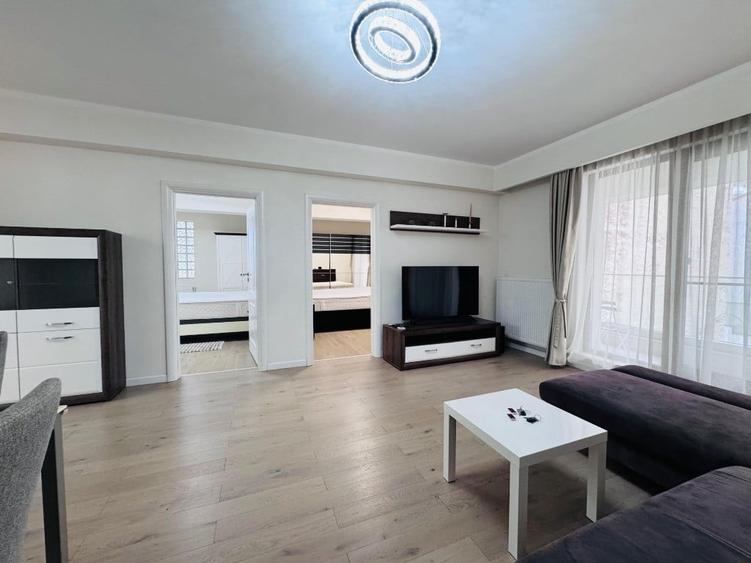 Apartament cu 3 camere semidecomandat în Banu Manta