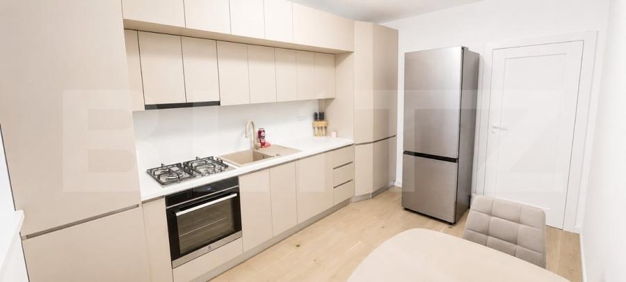 Apartament cu 3 camere decomandat, mobilat în Tractorul