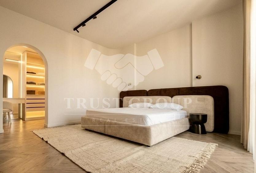 Apartament cu 3 camere decomandat, mobilat în P-ța Unirii