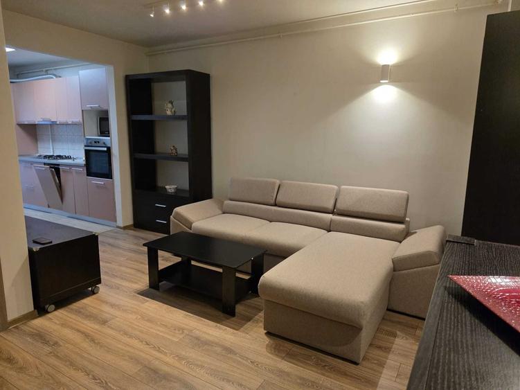 Apartament cu 3 camere semidecomandat în Bună Ziua
