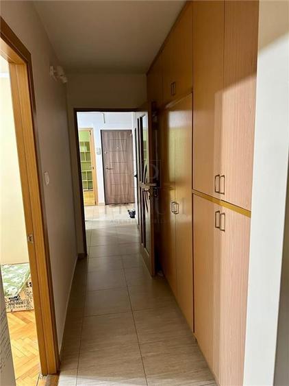 Apartament cu 3 camere decomandat, mobilat în Lipovei