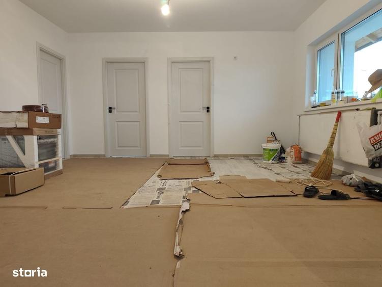 Casă cu 4 camere în Săbăreni