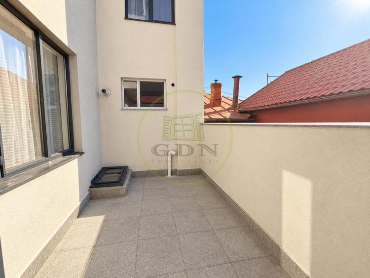 Apartament cu 3 camere semidecomandat, mobilat în Dămăroaia