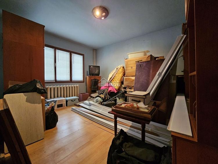 Apartament cu 4 camere decomandat în Micro 3
