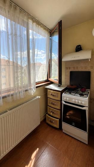 Apartament cu 3 camere decomandat, mobilat în Soarelui