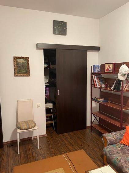 Apartament cu 2 camere semidecomandat, mobilat în Pajura