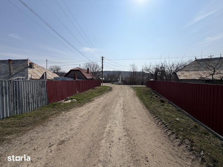 Casă cu 5 camere cu Teren 2000 Mp în Negri