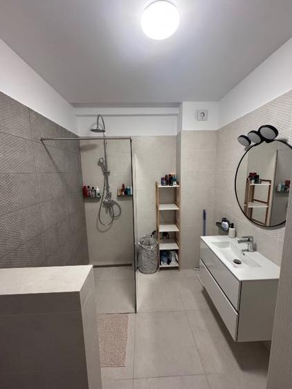 Apartament cu 2 camere decomandat, mobilat în Central