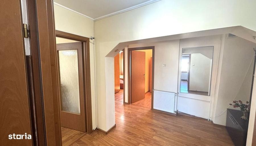 Apartament cu 3 camere decomandat în Bughea de Sus