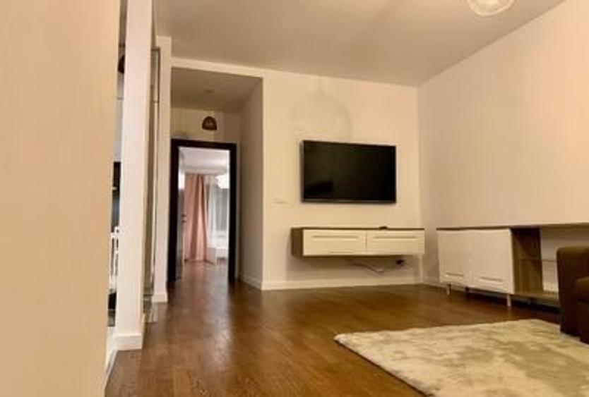Apartament cu 2 camere semidecomandat, mobilat în Centrul Civic