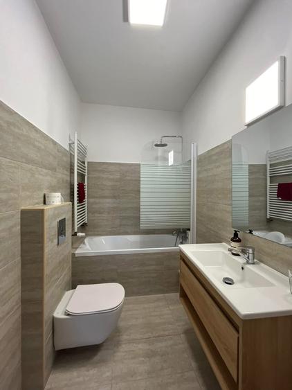 Apartament cu 3 camere semidecomandat în Central