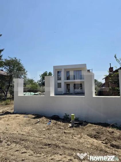 Casă cu 7 camere cu Teren 1300 Mp în Brezoaia