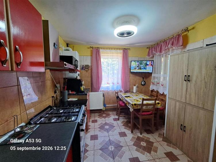 Casă individuală cu 4 camere cu Garaj în Tunari