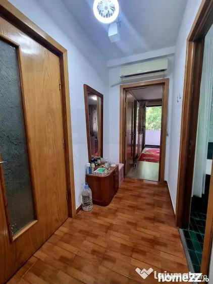 Apartament cu 3 camere semidecomandat în Peninsula