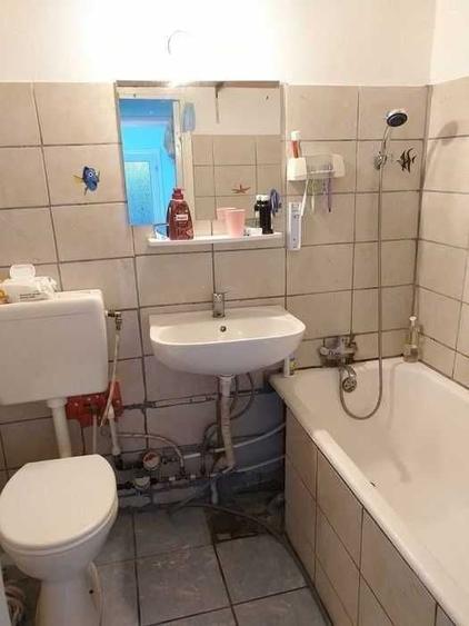 Apartament cu 3 camere semidecomandat în Giurgiului