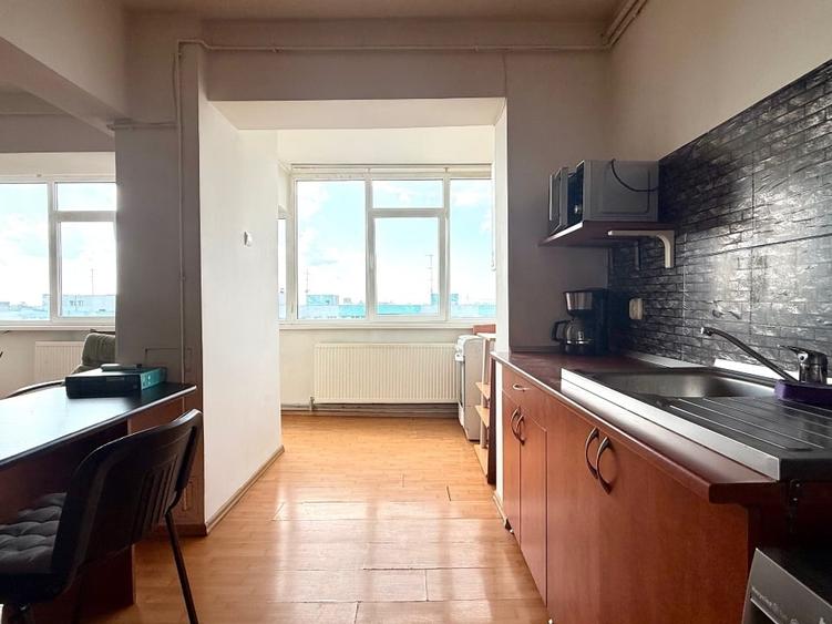 Apartament cu 3 camere decomandat, mobilat în Banu Manta