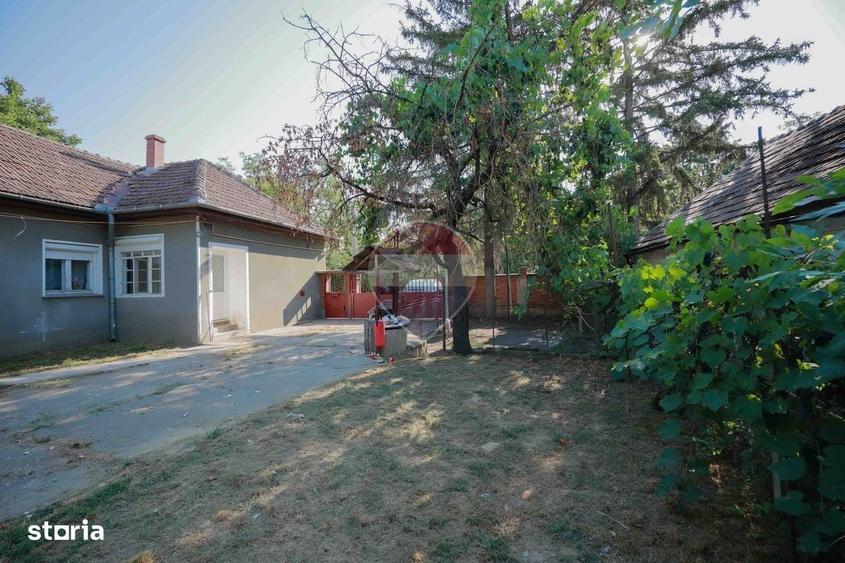 Casă cu 4 camere în Santăul Mare