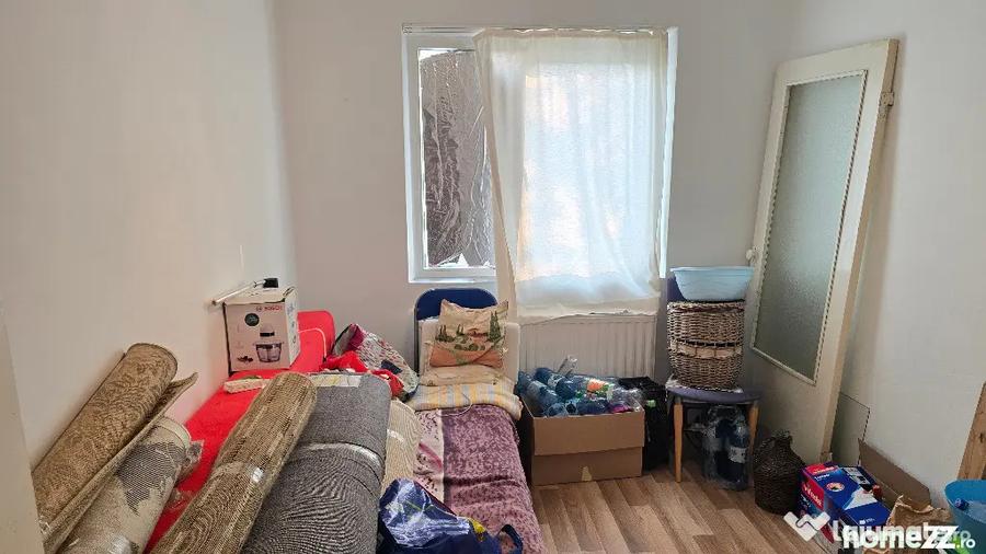 Apartament cu 3 camere semidecomandat în Micro 15