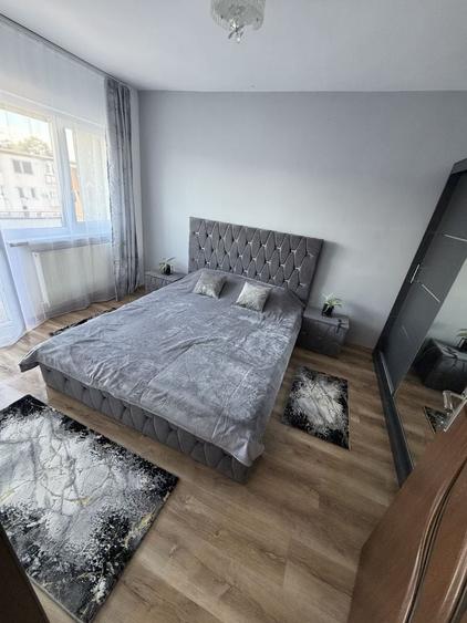Apartament cu 3 camere semidecomandat în Ultracentral