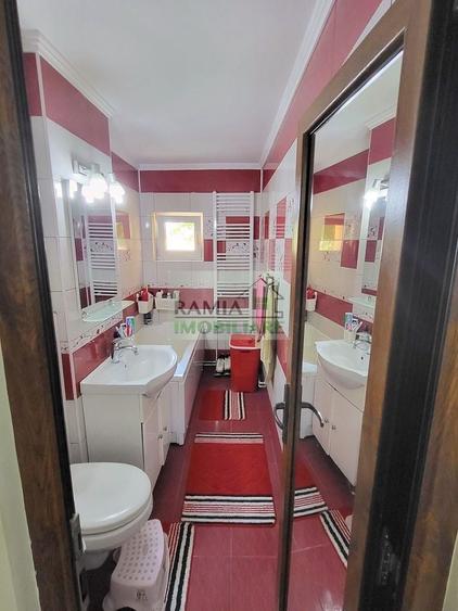 Apartament cu 3 camere decomandat, mobilat în Triaj