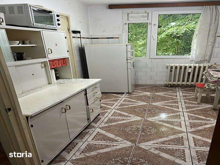 Apartament cu 4 camere decomandat în Berceni