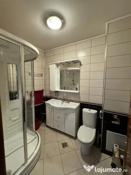 Casă cu 12 camere cu Teren 321 Mp în George Enescu