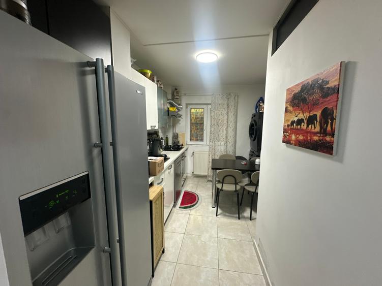 Apartament cu 3 camere semidecomandat în Drumul Taberei