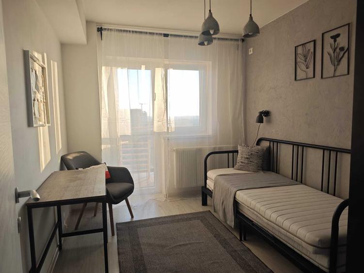 Apartament cu 3 camere semidecomandat în Cățelu
