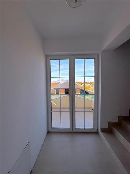 Casă cu 6 camere cu Teren 500 Mp în Stupini