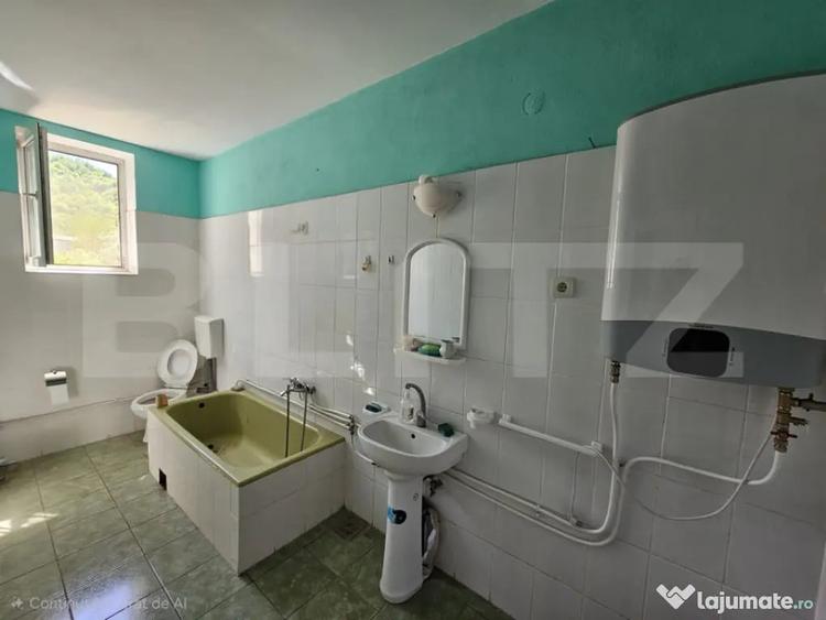Casă cu 6 camere cu Teren 1000 Mp în Central