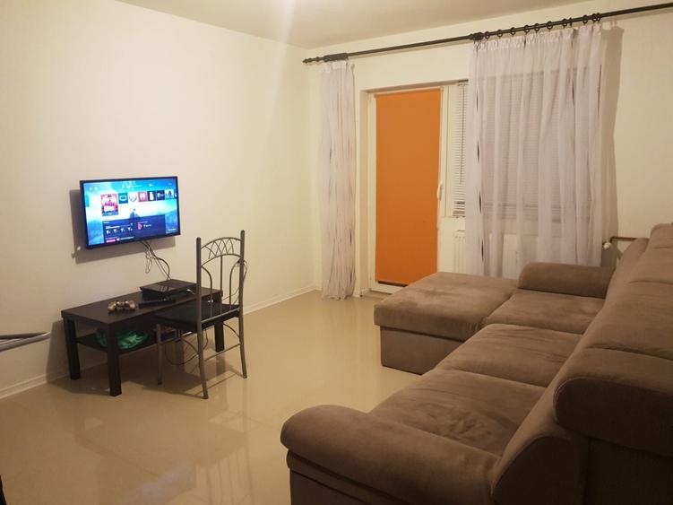 Apartament cu 3 camere decomandat în Dumbrăvița