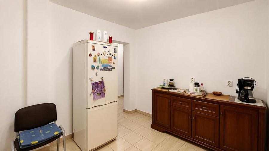 Apartament cu 3 camere decomandat în Complex Studențesc