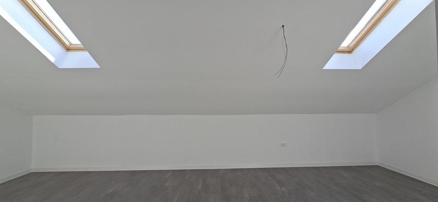 Casă individuală cu 5 camere cu Canalizare în Aradului