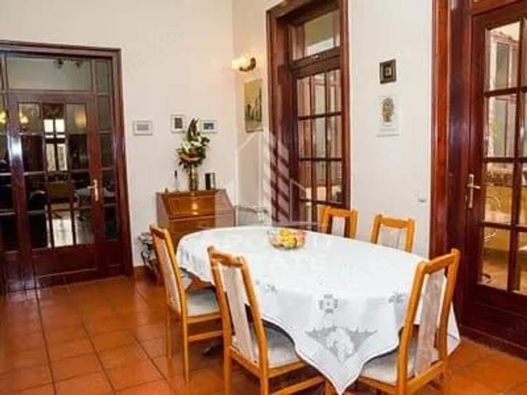 Apartament cu 3 camere decomandat în Sinaia