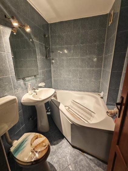 Apartament cu 3 camere semidecomandat în Titan