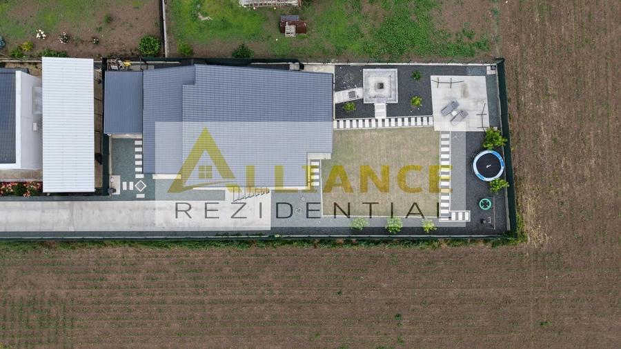 Casă individuală cu 4 camere cu Canalizare în Frumușani