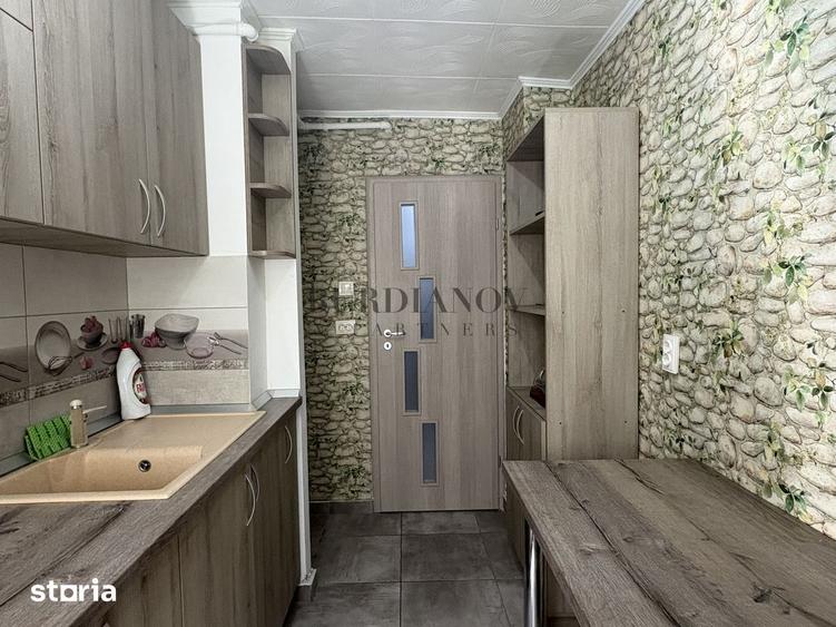 Apartament cu 3 camere decomandat în Colentina