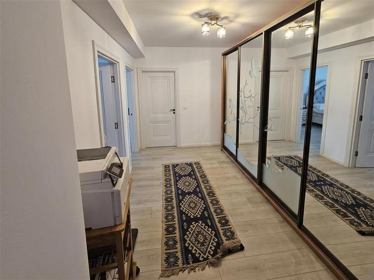 Apartament cu 3 camere decomandat, mobilat în Burdujeni