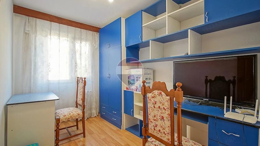 Apartament cu 3 camere semidecomandat în Astra