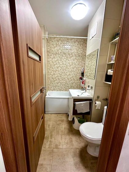 Apartament cu 4 camere decomandat în Central