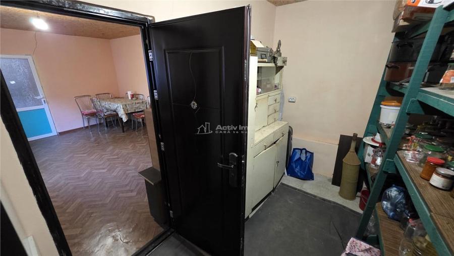 Casă cu 9 camere cu Teren 4400 Mp în Petrilova
