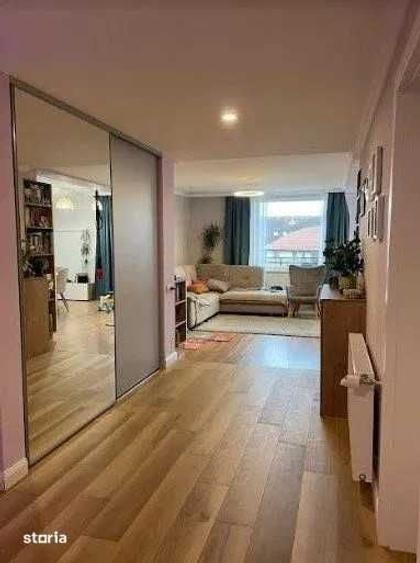 Apartament cu 4 camere decomandat în Florești