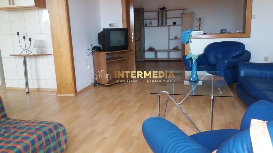 Apartament cu 4 camere decomandat, mobilat în Cetate
