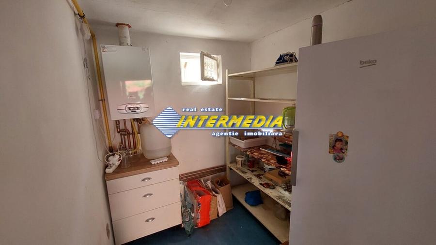 Casă individuală cu 5 camere cu Canalizare în Central