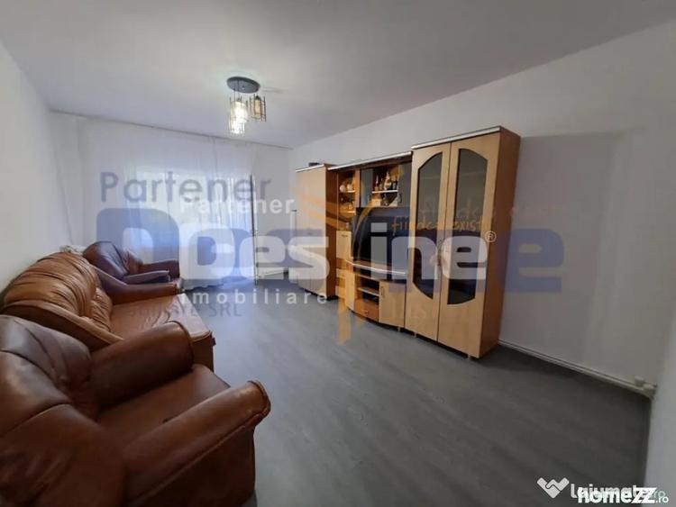 Apartament cu 3 camere decomandat, mobilat în Mircea cel Bătrân