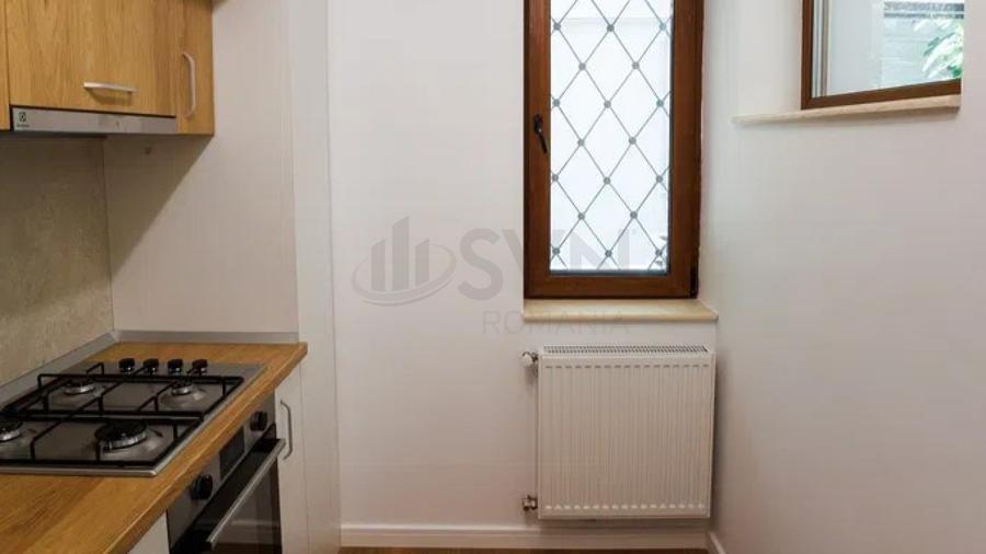 Apartament cu 3 camere decomandat în Primăverii