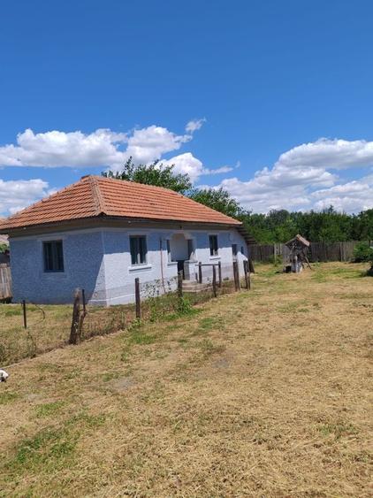 Casă cu 3 camere în Corbu