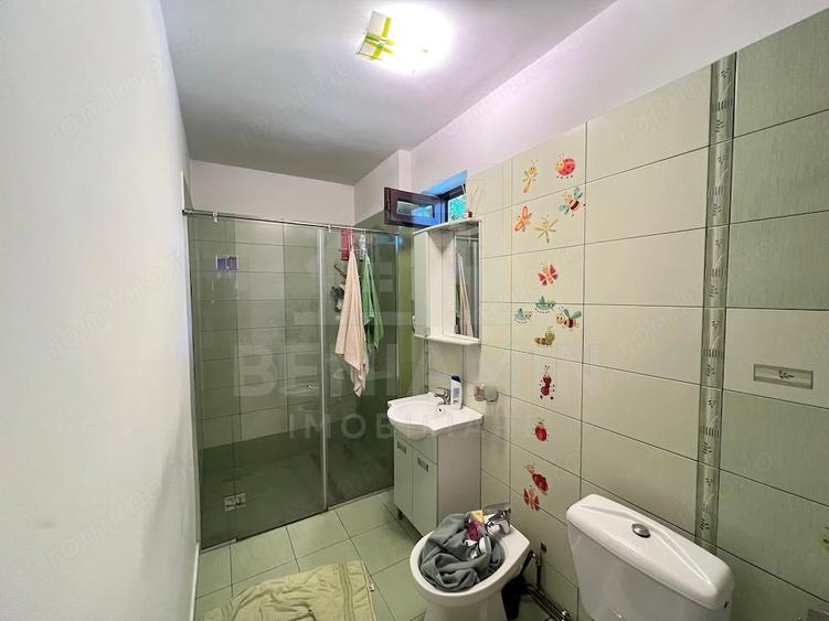 Casă cu 16 camere cu Teren 1100 Mp în Central